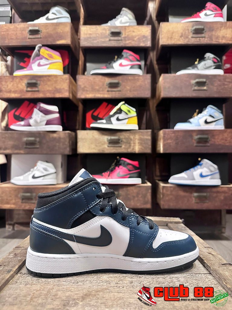 Sneakers Unisex Nike Jordan AIR JORDAN 1 MID 554724-411 ARMORY NAVY AIR JORDAN 1 MID554724-411 ARMORY NAVY Nike Jordan