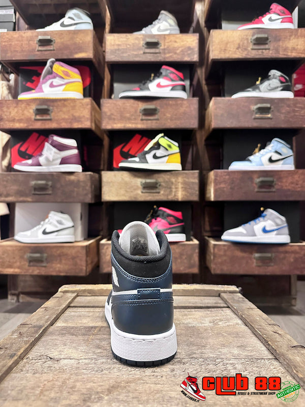 Sneakers Unisex Nike Jordan AIR JORDAN 1 MID 554724-411 ARMORY NAVY AIR JORDAN 1 MID554724-411 ARMORY NAVY Nike Jordan