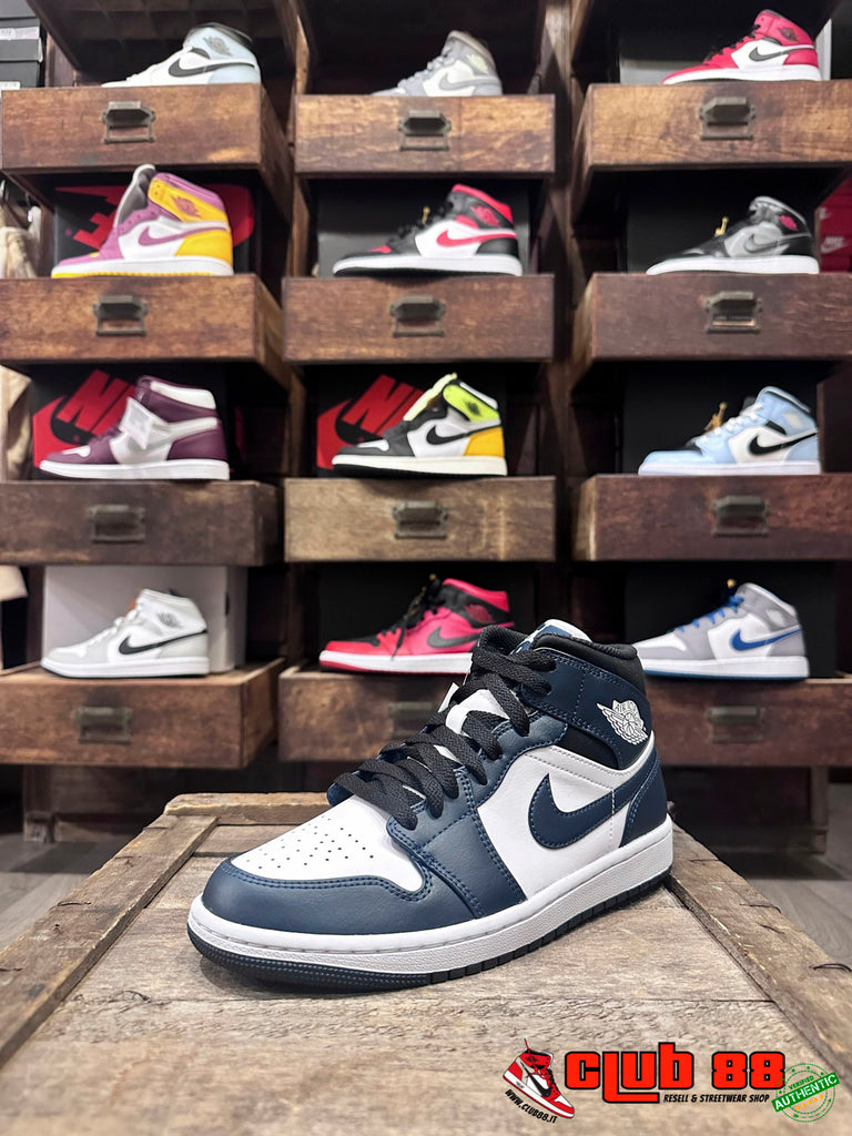 Sneakers Unisex Nike Jordan AIR JORDAN 1 MID GS 554725-411 ARMORY NAVY AIR JORDAN 1 MID GS554725-411 ARMORY NAVY Nike Jordan