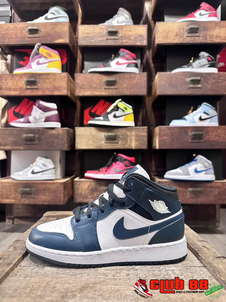 Sneakers Unisex Nike Jordan AIR JORDAN 1 MID 554724-411 ARMORY NAVY - TFNY Boutique